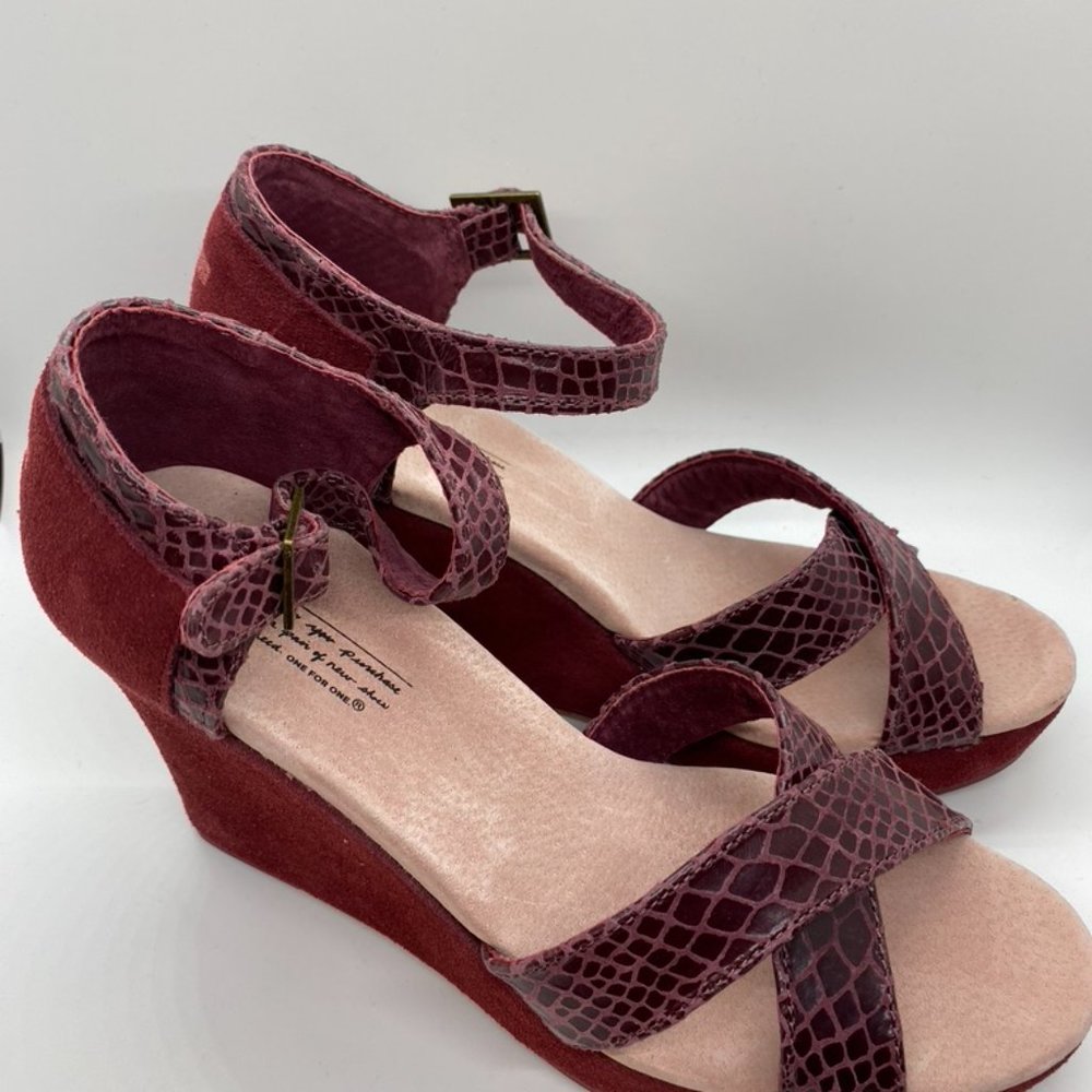 Limited Edition Toms Burgundy Snake/Suede Wed 8.5